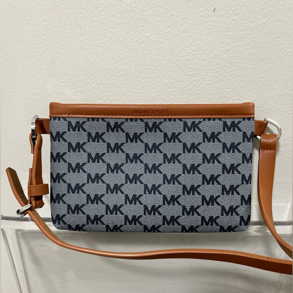 Michael Kors Monogram Leather
Fanny Pack Belt Bag - Picture 1 of 3